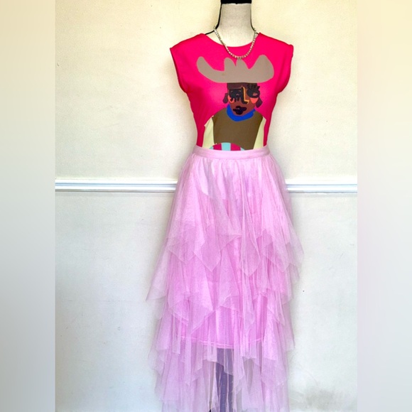 Zara graphic bodysuit (L); Pink tutu skirt (L) - Picture 5 of 5